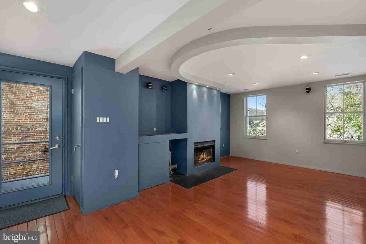 721 D St Ne - Photo 5 of 35