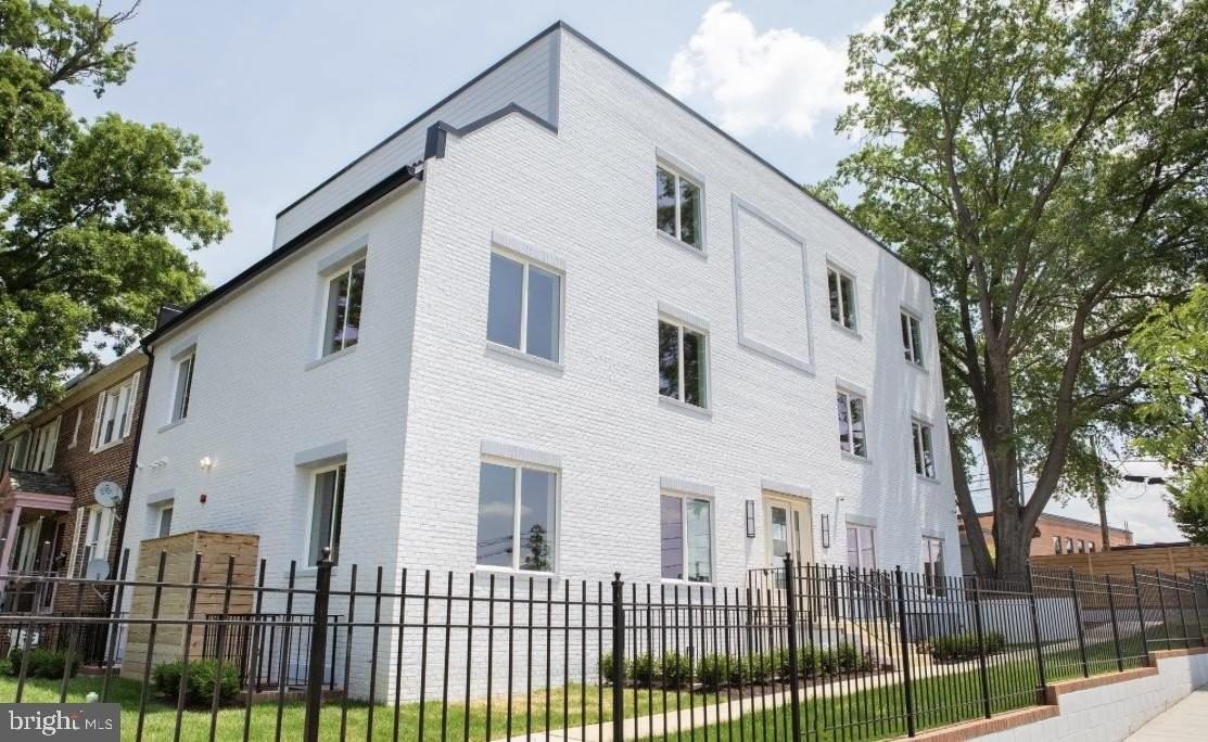 1701 Trinidad Ave Ne Apt 4 - Photo 2 of 20