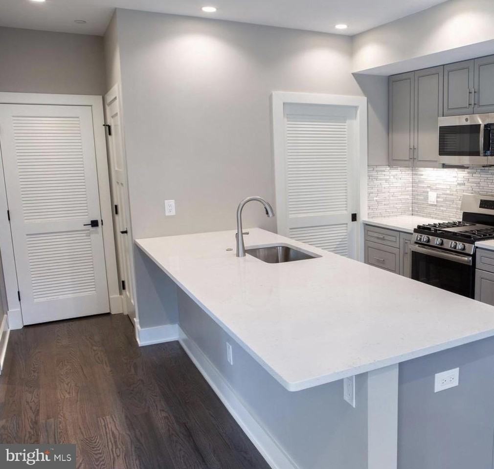 1701 Trinidad Ave Ne Apt 4 - Photo 3 of 20