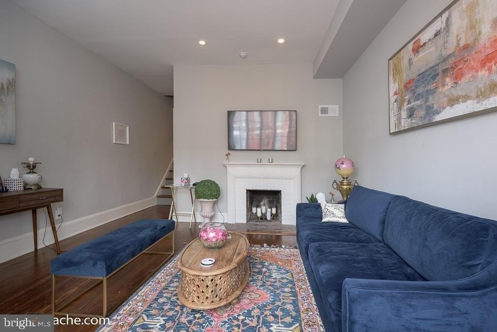 106 7th St Se - Photo 2 of 15