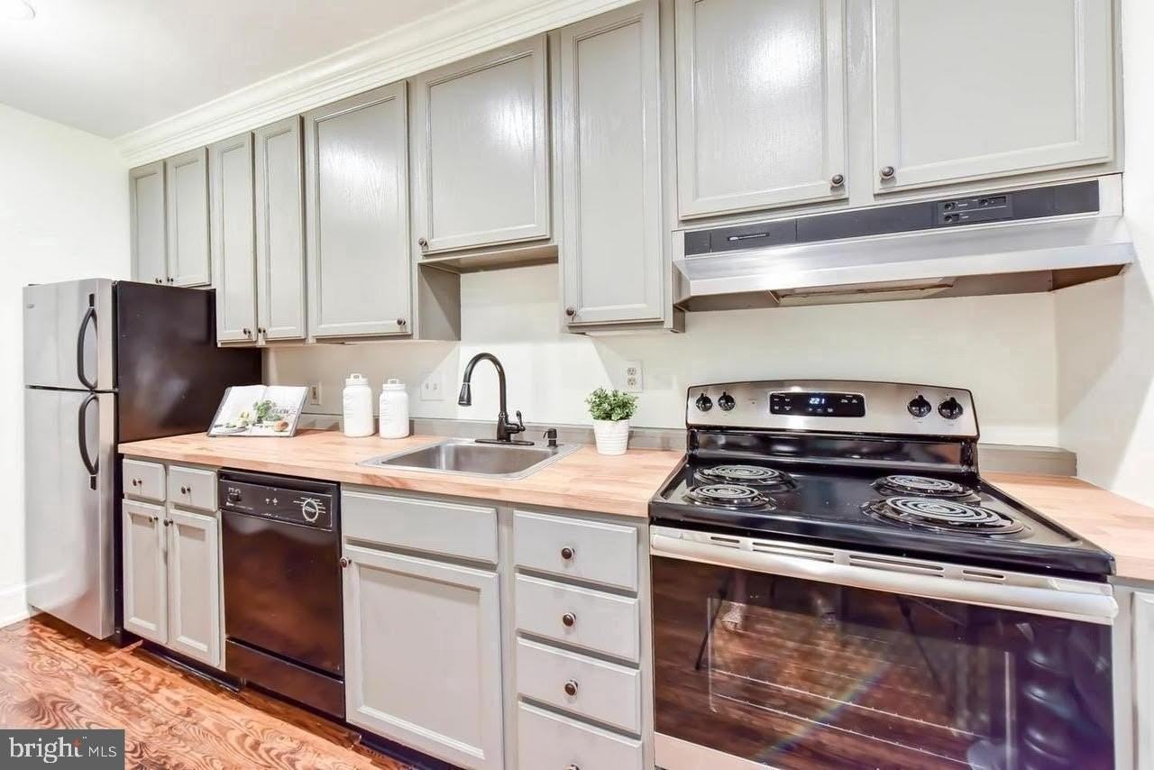 106 7th St Se - Photo 4 of 15