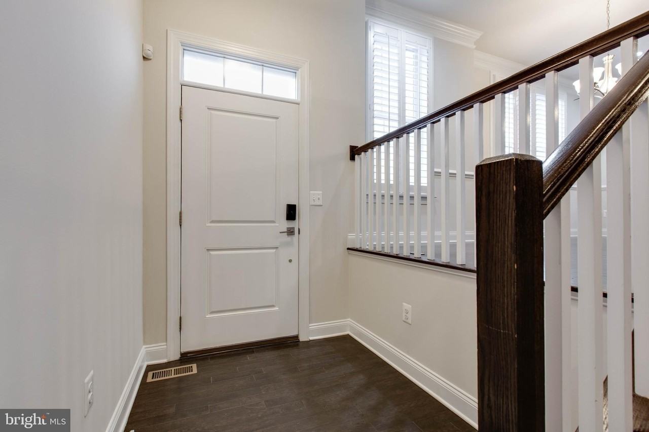 8526 Pine Springs Dr - Photo 5 of 41