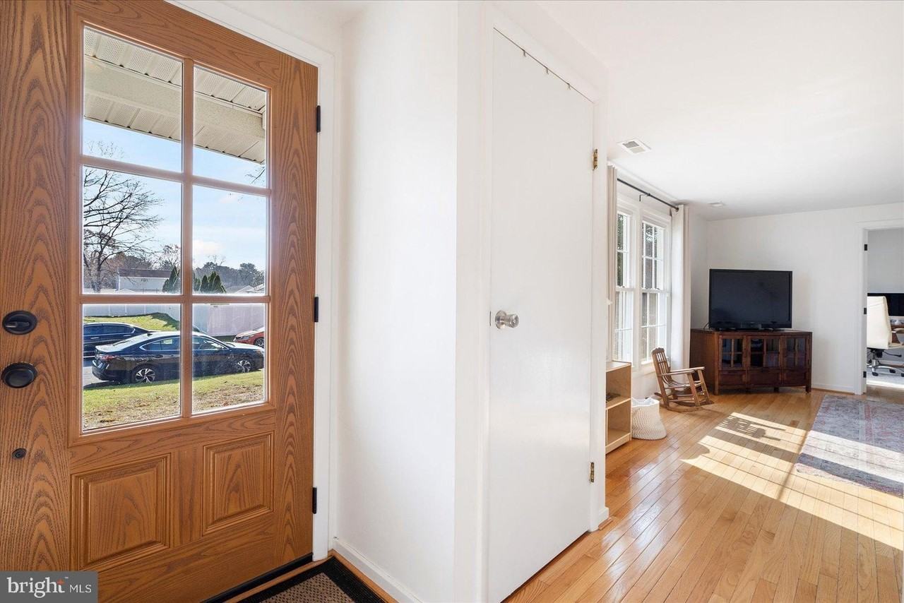 1322 Ava Rd - Photo 4 of 44