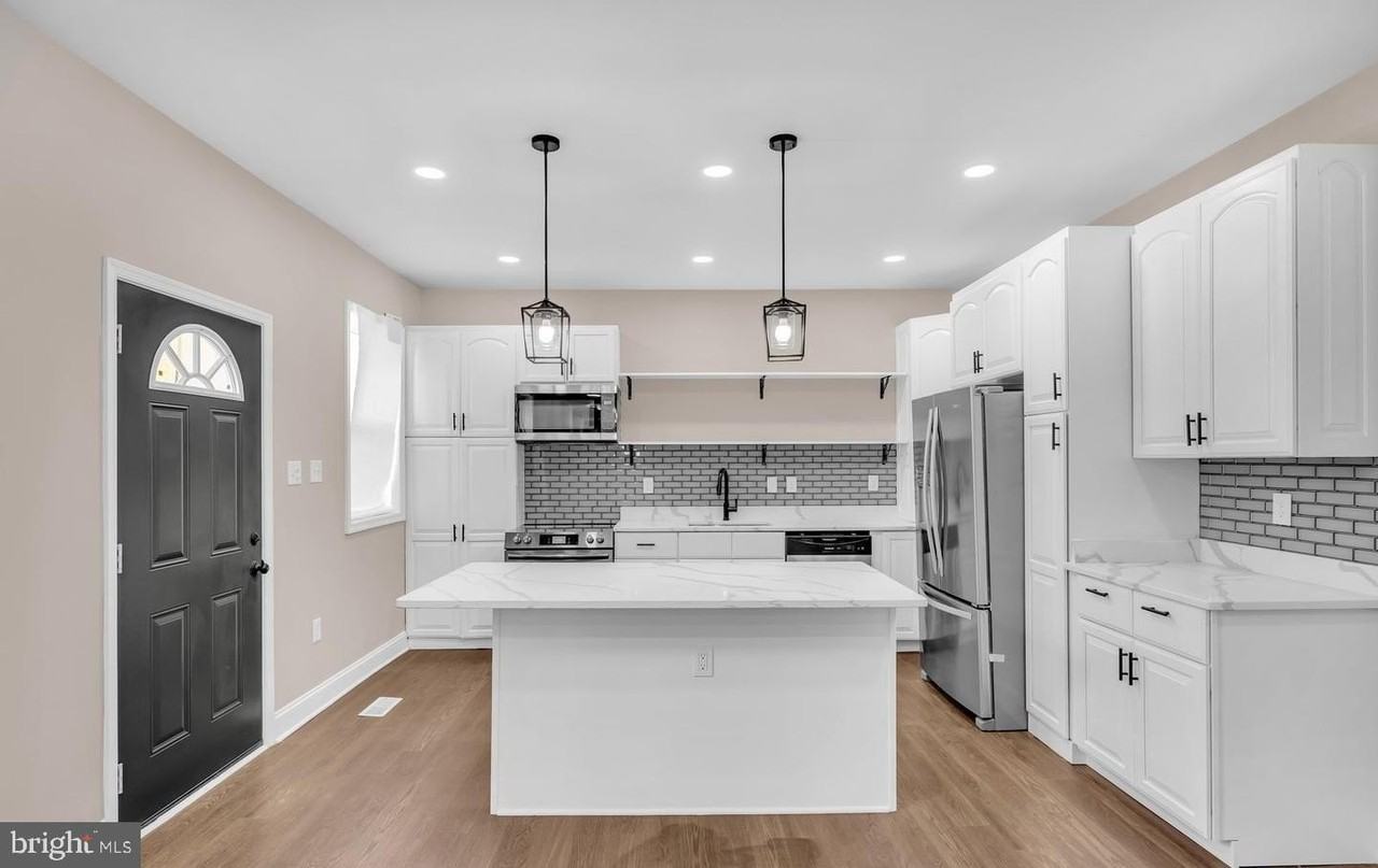 2045 E 31st St - Photo 4 of 24