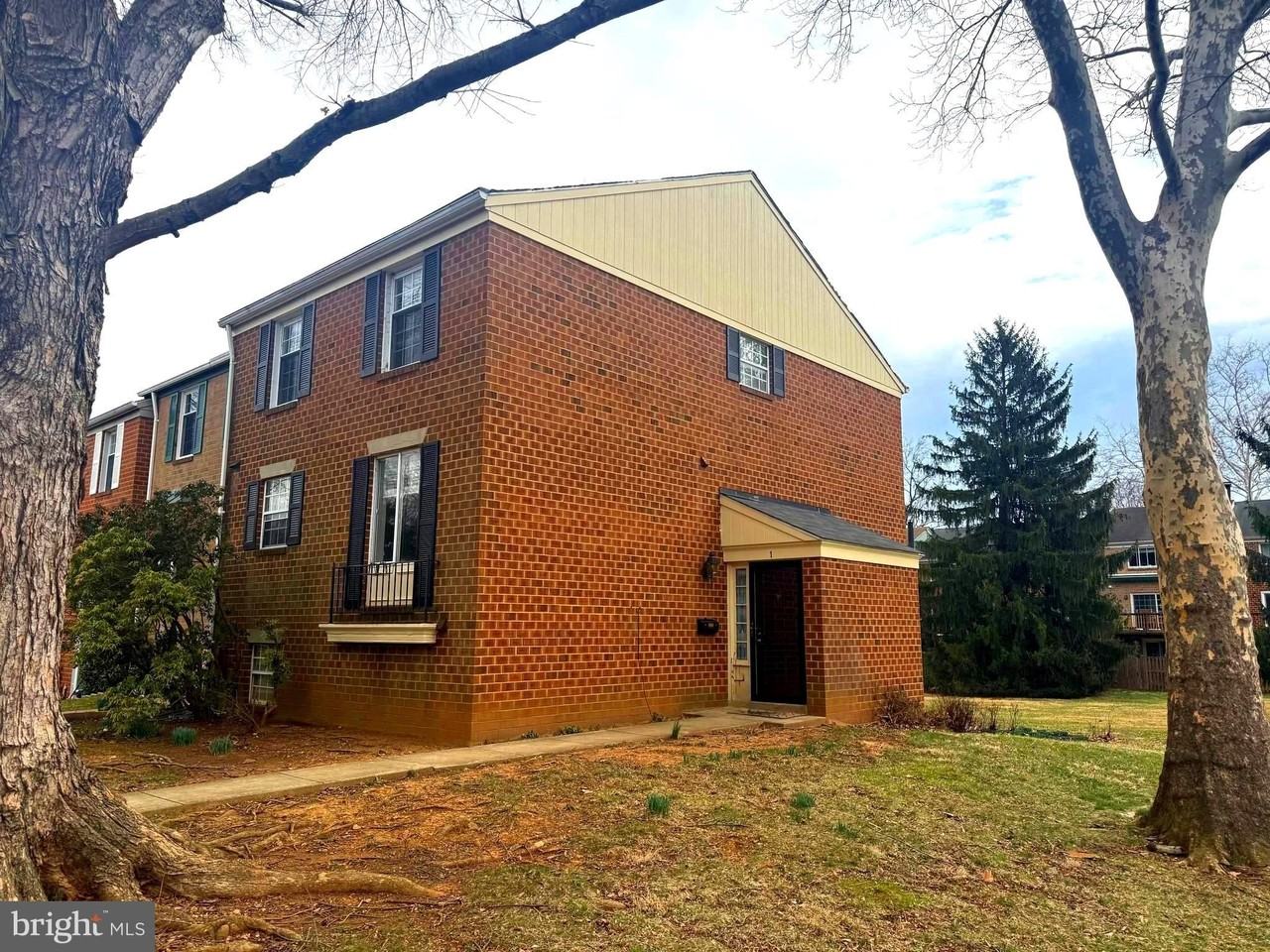 1 Crotona Ct - Photo 2 of 33