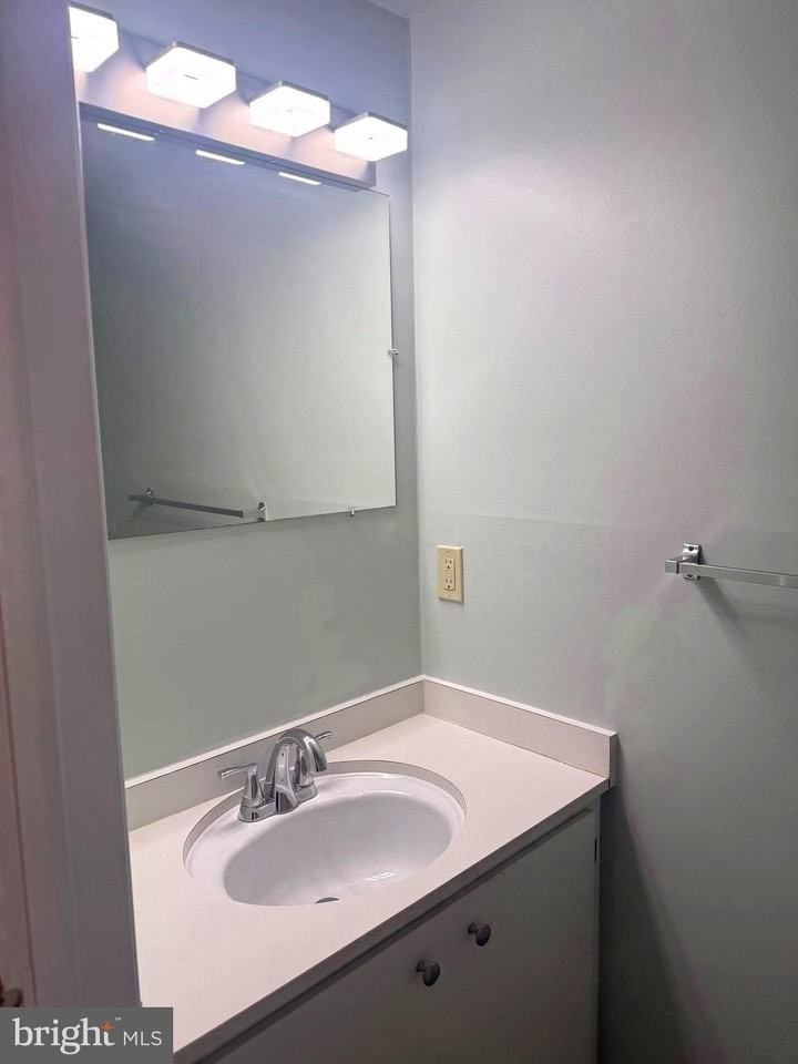 1 Crotona Ct - Photo 4 of 33