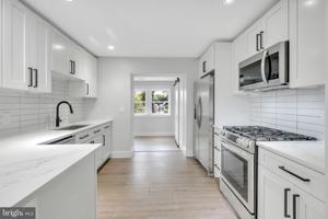 featured image of 6903 Dunmanway Apt B #Apt B