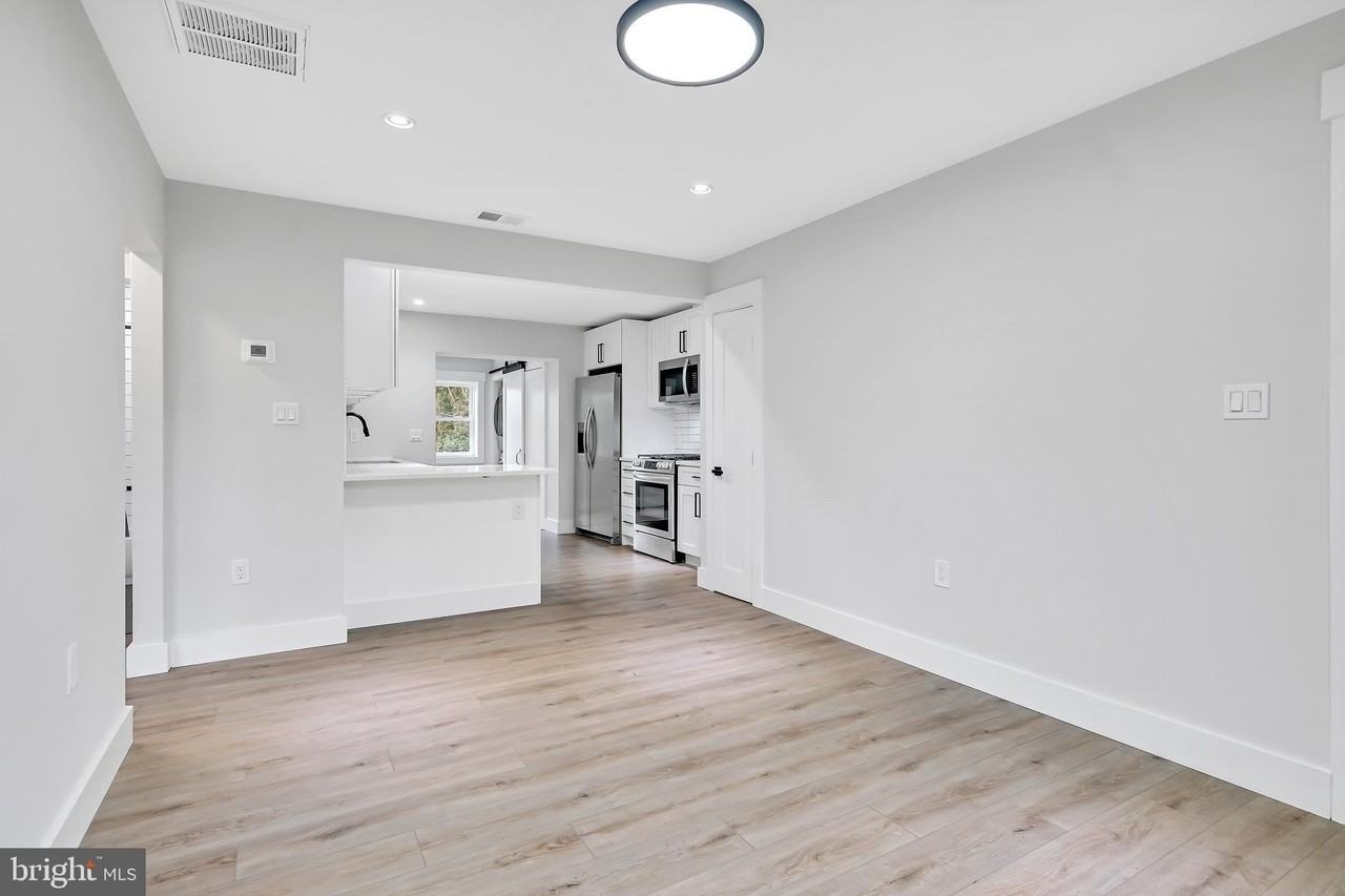 6903 Dunmanway Apt B - Photo 6 of 35