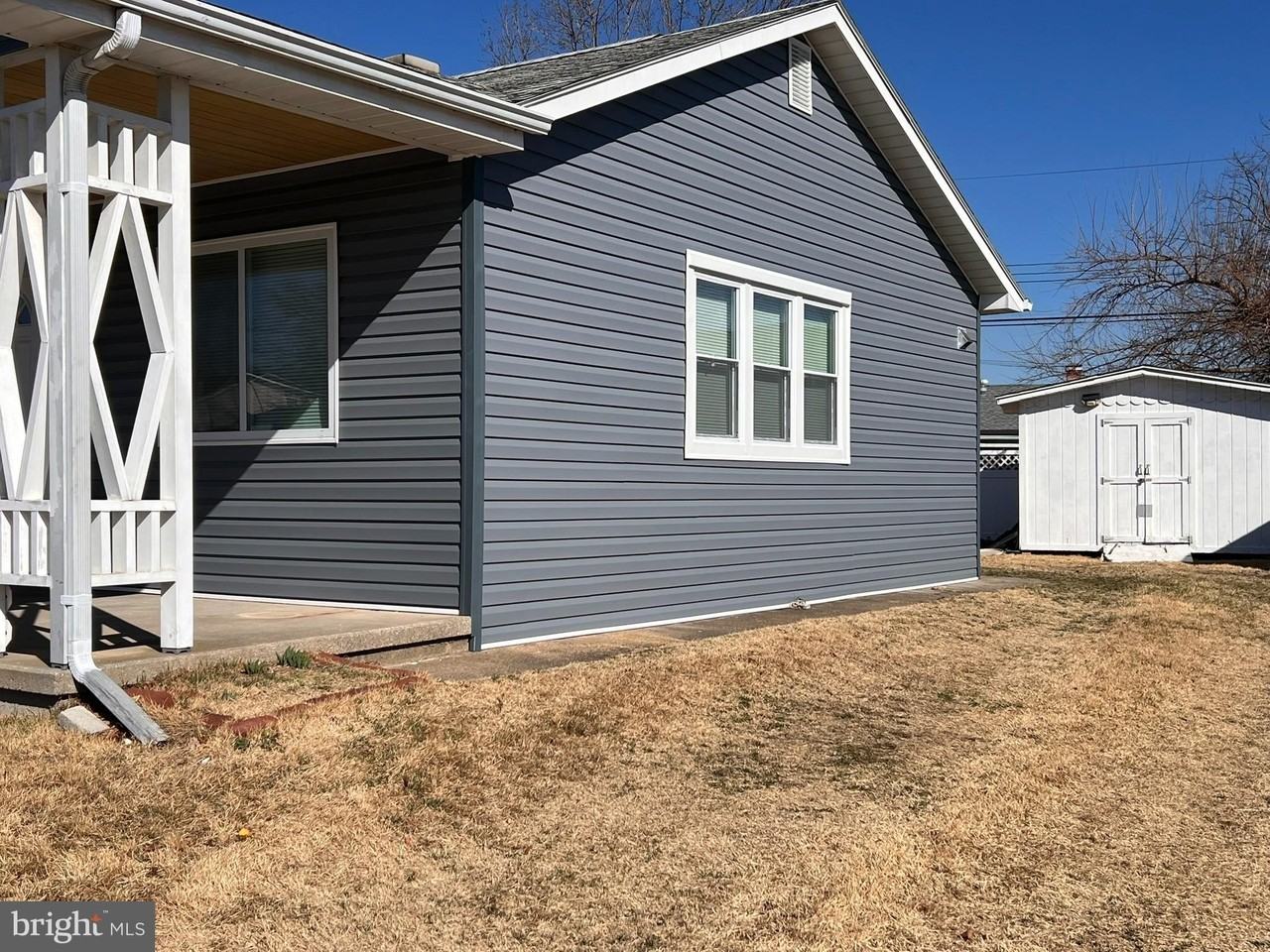 1325 Fuselage Ave - Photo 4 of 10