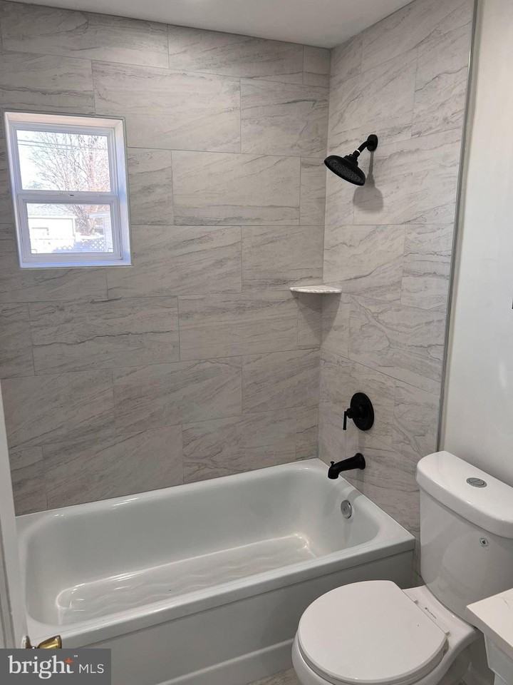 1325 Fuselage Ave - Photo 7 of 10