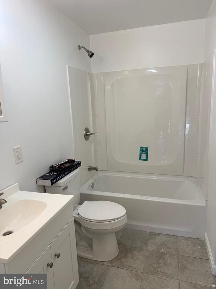 71 Chelmsford Ct - Photo 3 of 21