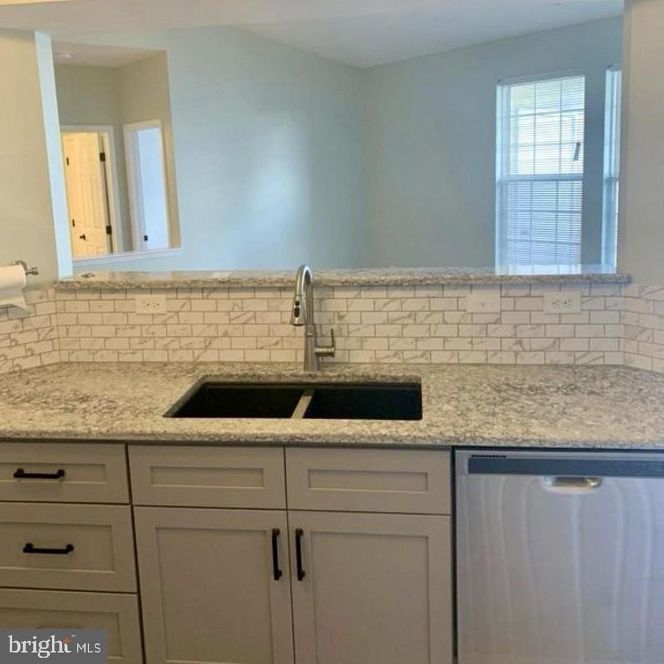 8207 Blue Heron Dr Apt 3c - Photo 5 of 7