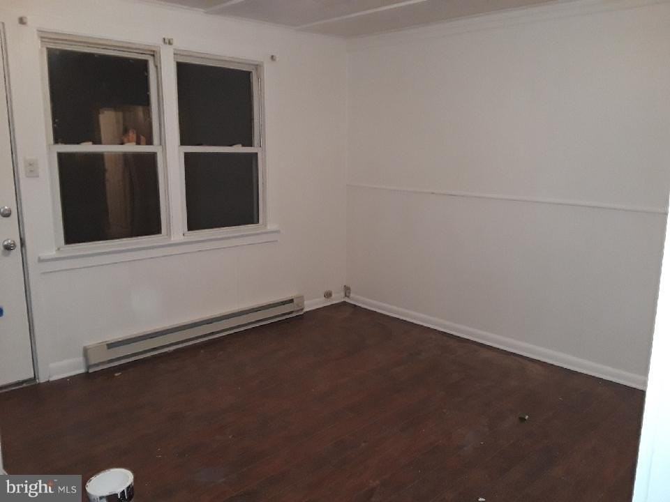 239 Seneca Ave - Photo 2 of 9