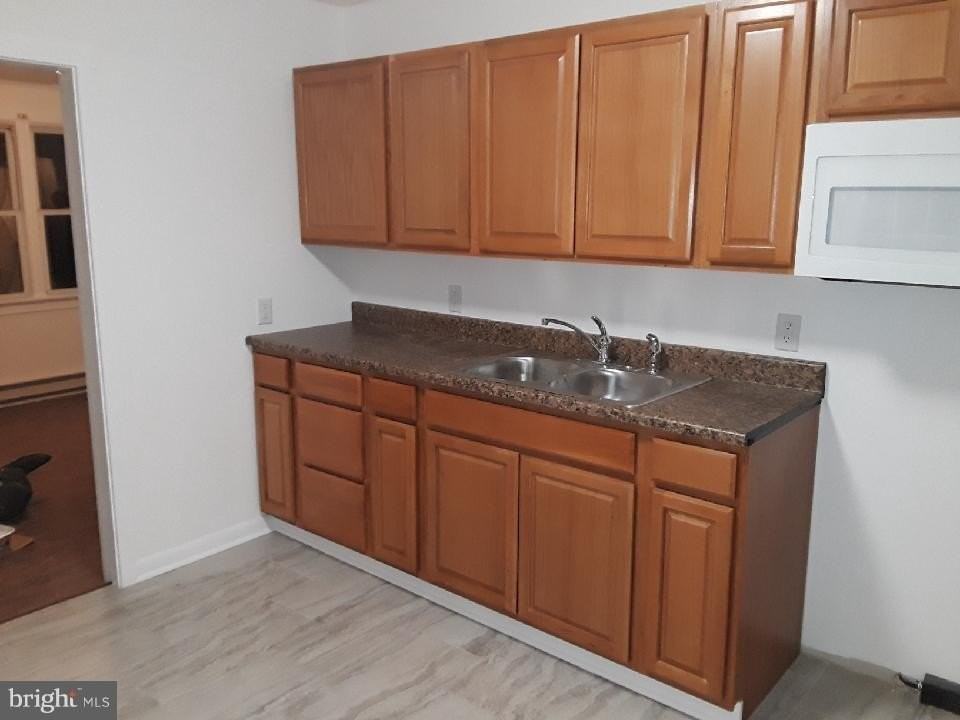 239 Seneca Ave - Photo 3 of 9