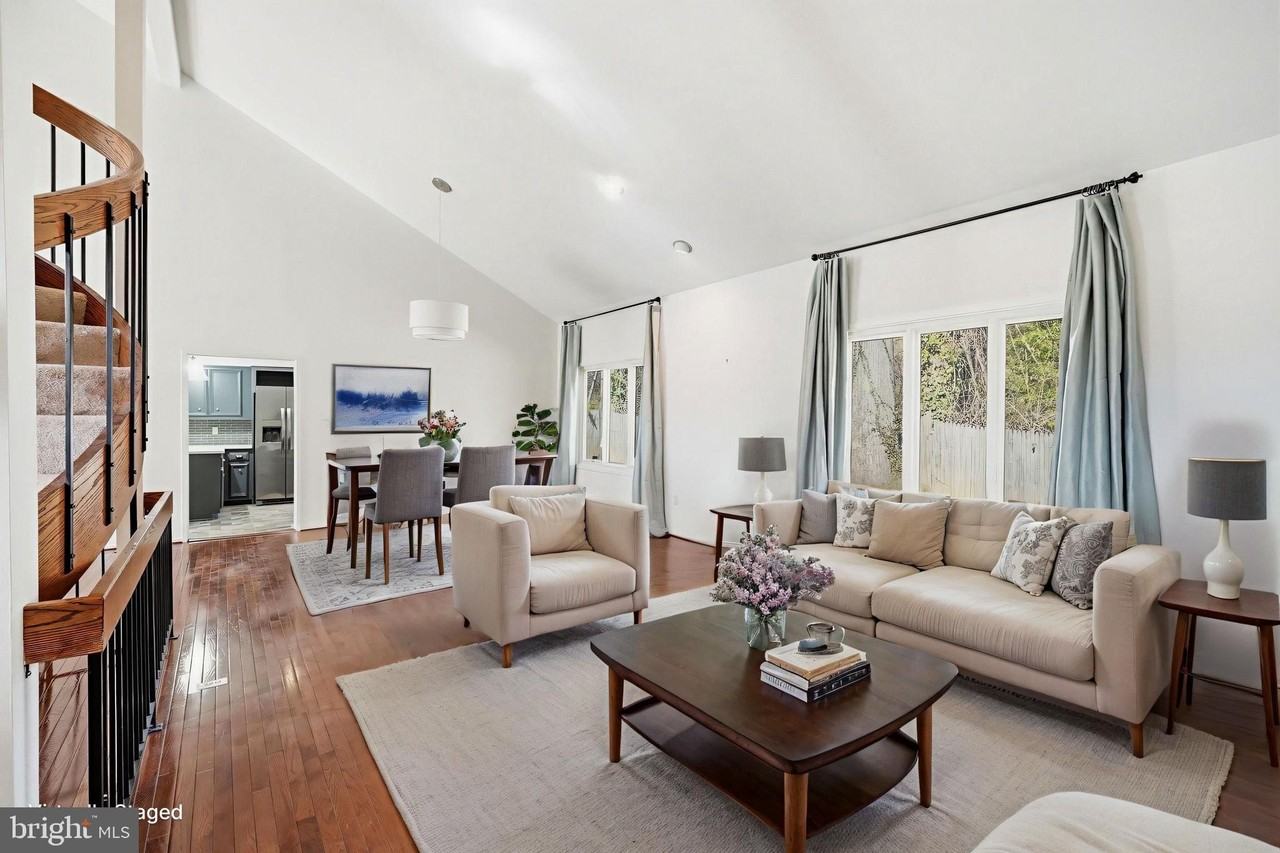 1 Springer Ct - Photo 3 of 23