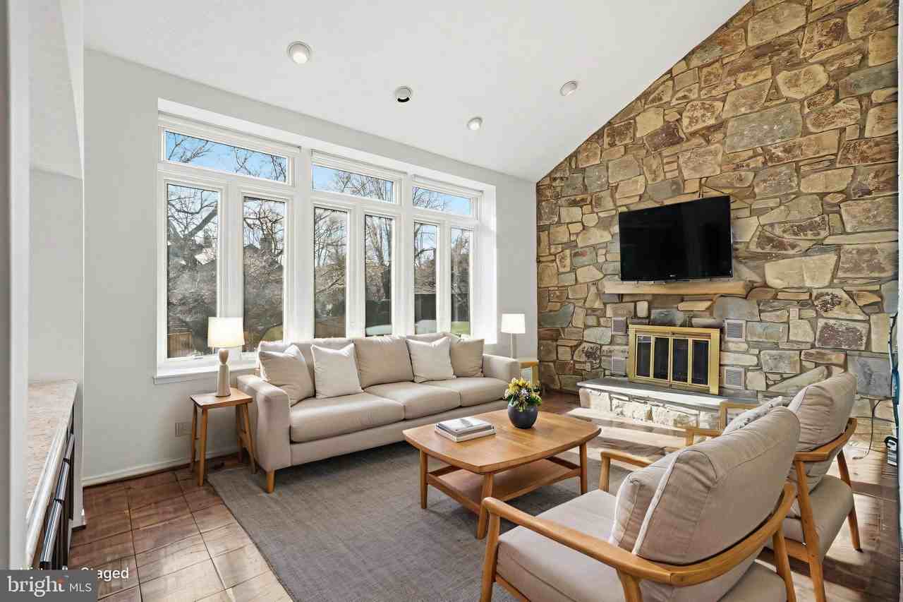 1 Springer Ct - Photo 4 of 23