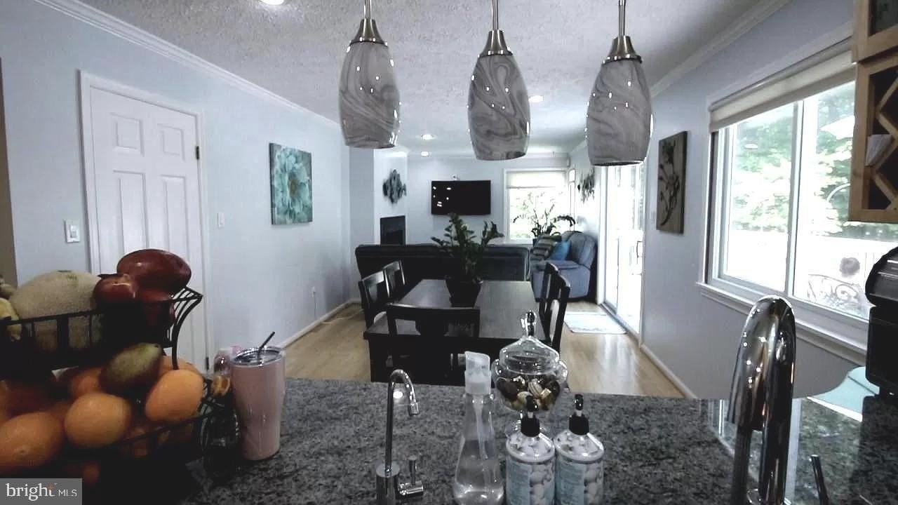 11120 Lake Breeze Dr - Photo 3 of 23