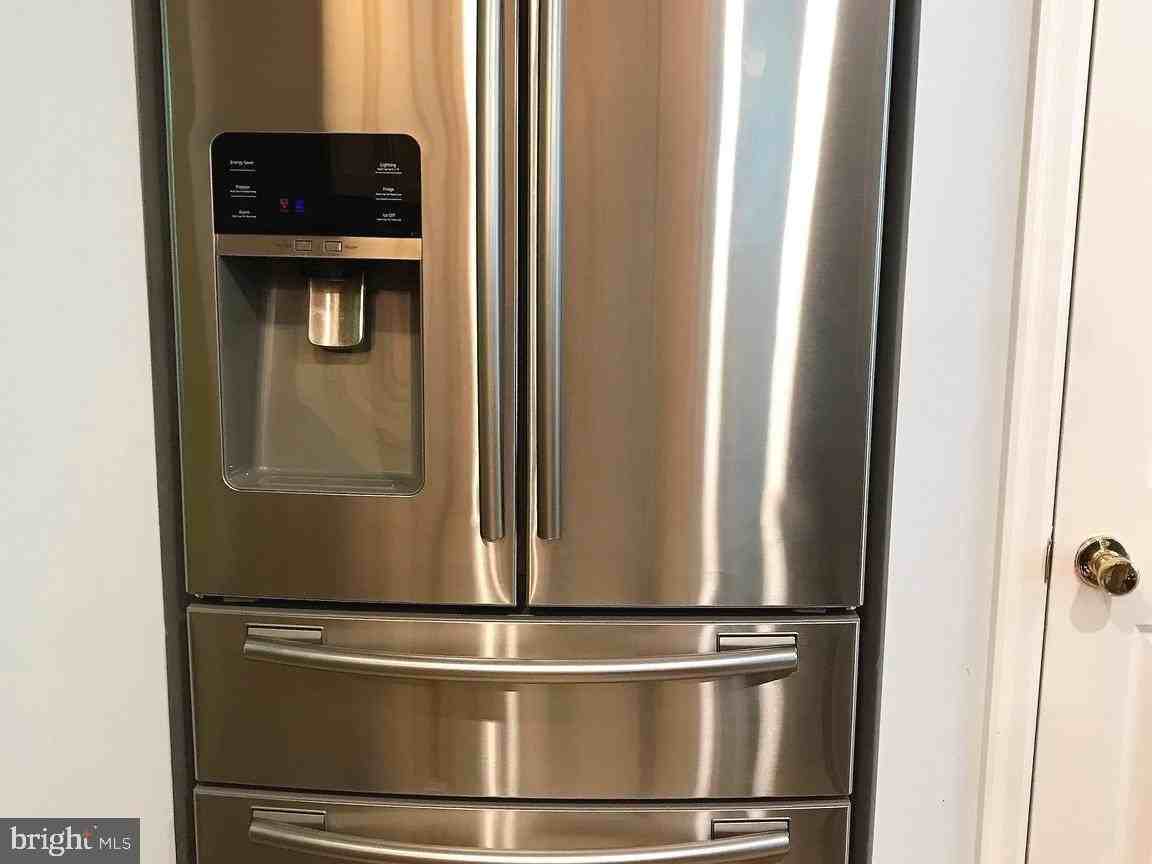 11120 Lake Breeze Dr - Photo 5 of 23