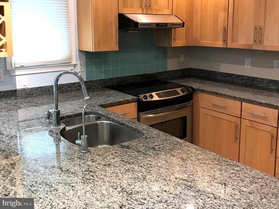 11120 Lake Breeze Dr - Photo 6 of 23