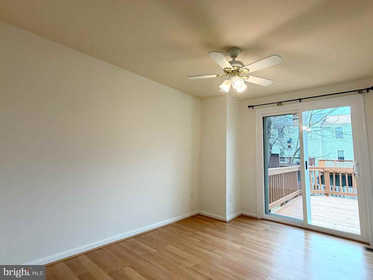 10523 Smithy Ct - Photo 6 of 32