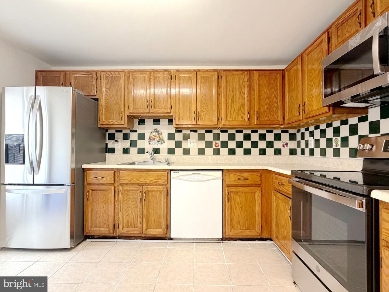 10523 Smithy Ct - Photo 7 of 32