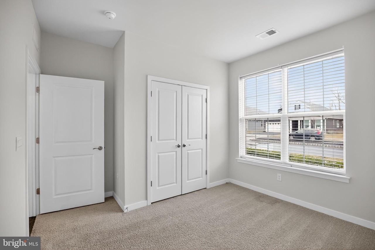 103 Congressional Ct - Photo 3 of 20