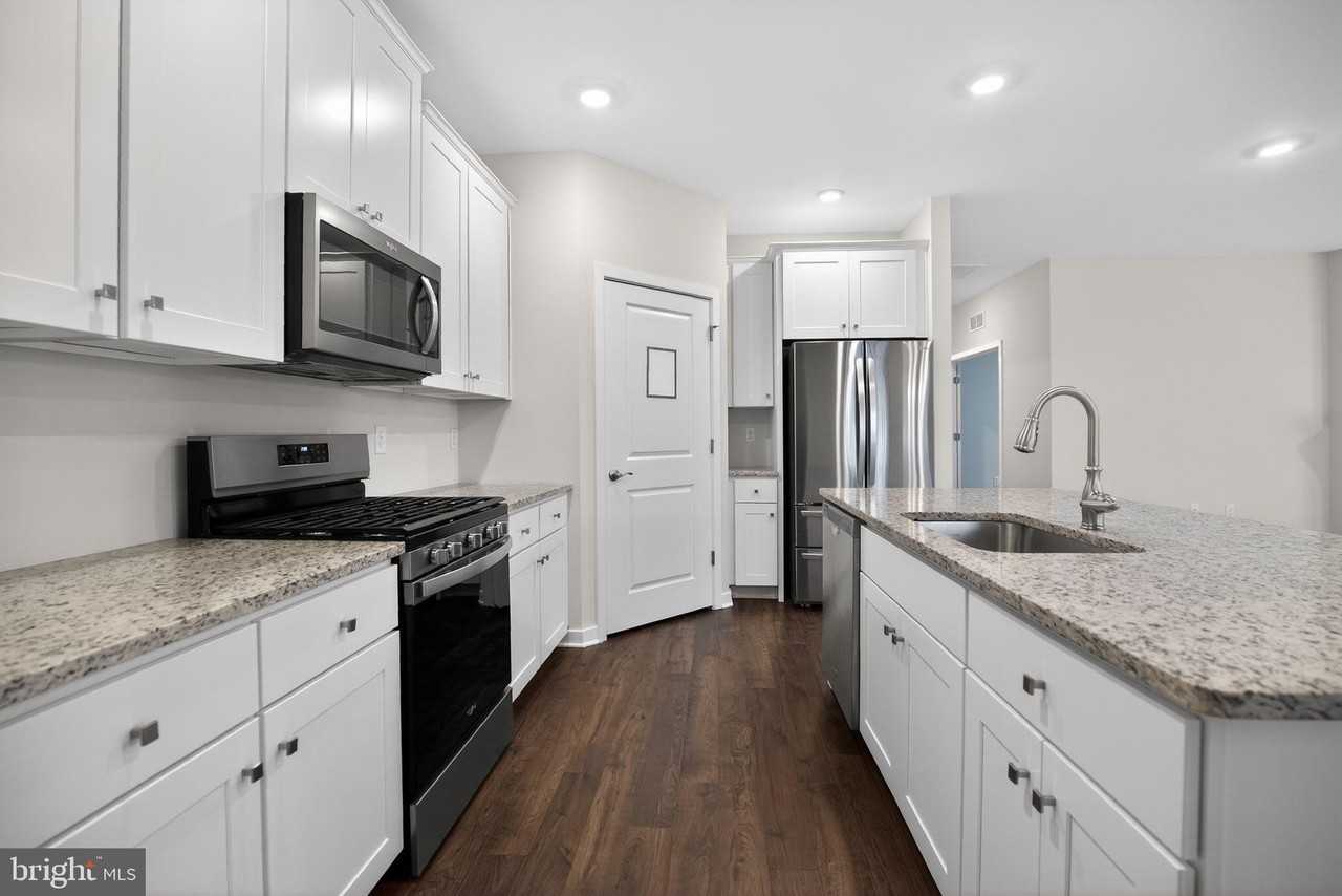 103 Congressional Ct - Photo 6 of 20