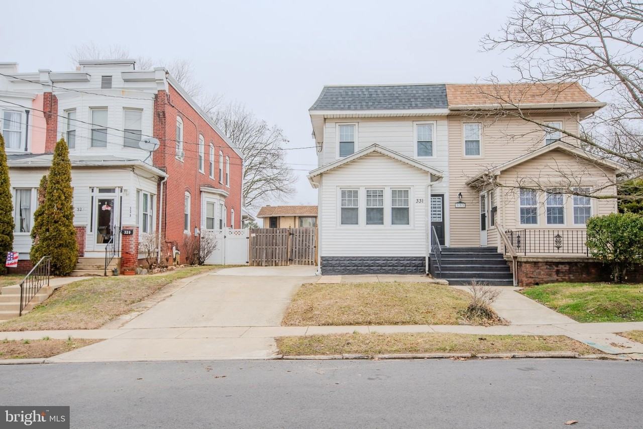 331 Sloan Ave - Photo 2 of 33