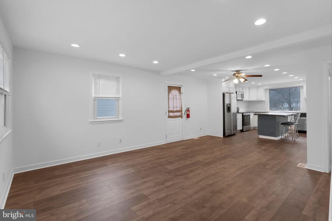 950 Central Ave - Photo 5 of 24