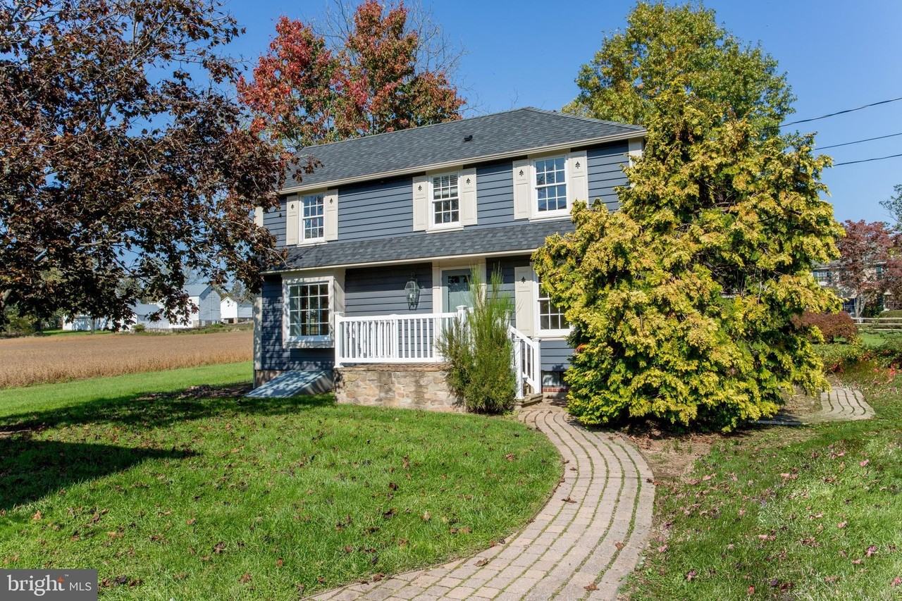 766 Sergeantsville Rd - Photo 2 of 28