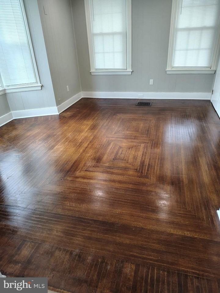 215 Stockton St - Photo 6 of 11