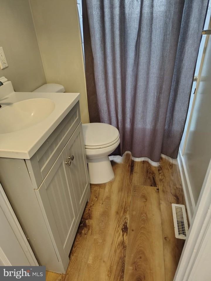 215 Stockton St - Photo 7 of 11