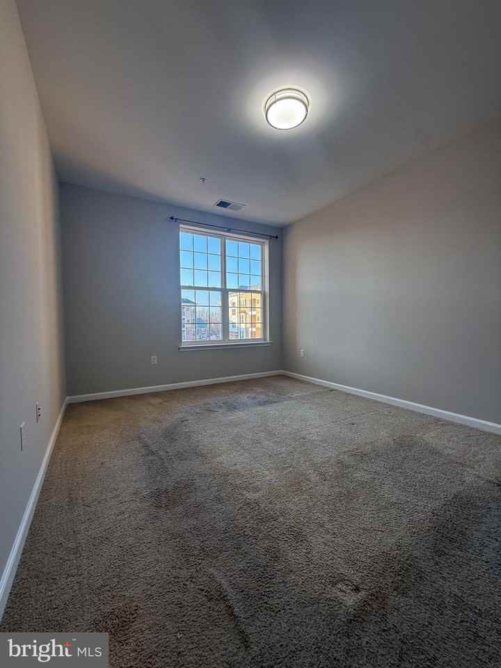 1136 Halifax Pl - Photo 7 of 22