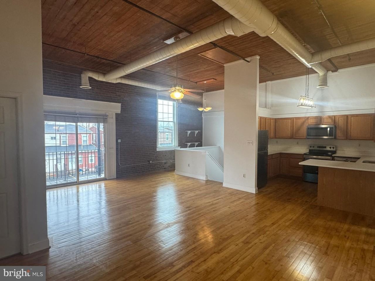 502 Keystone Aly Unit 2 - Photo 2 of 21