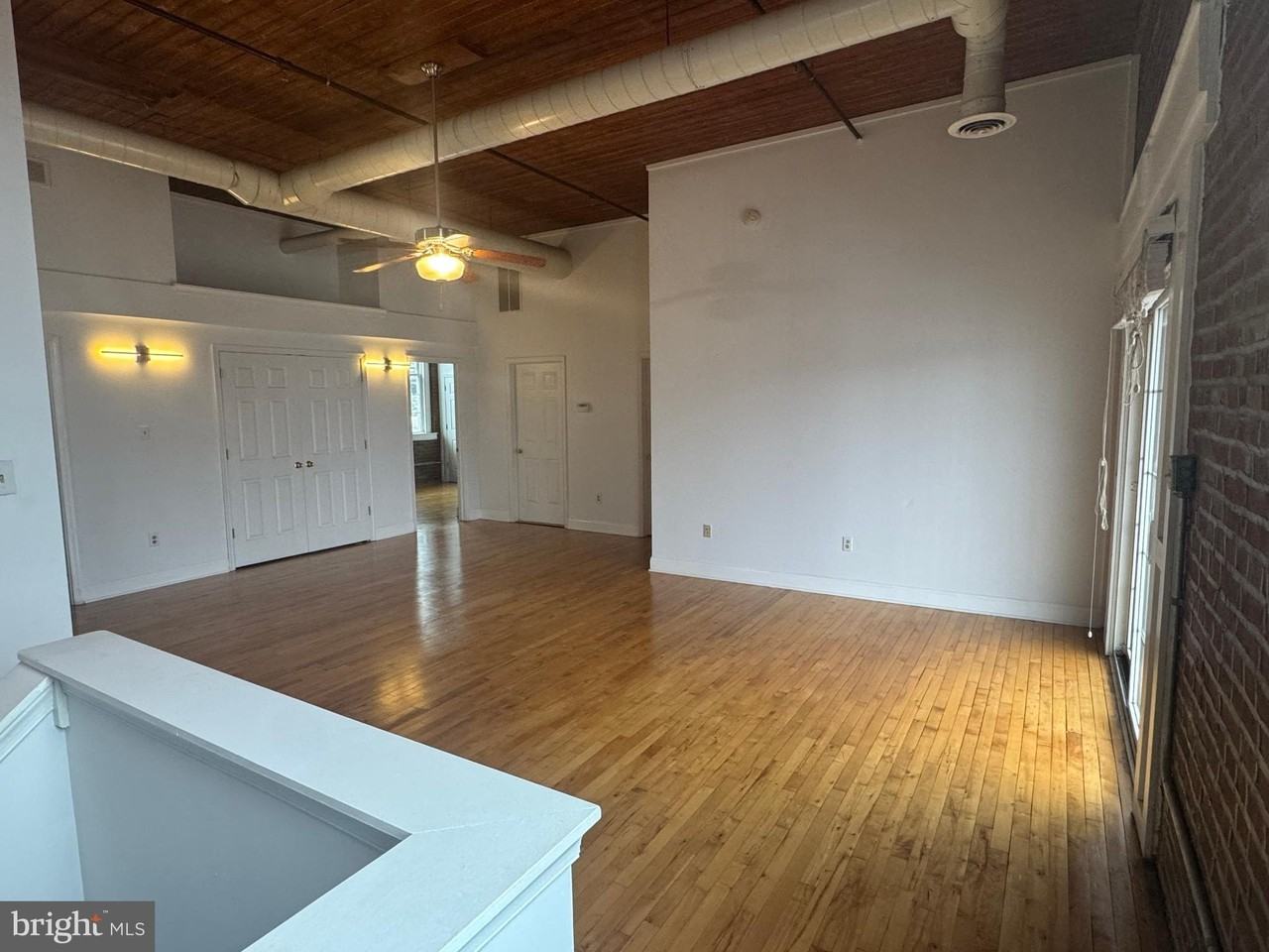 502 Keystone Aly Unit 2 - Photo 3 of 21