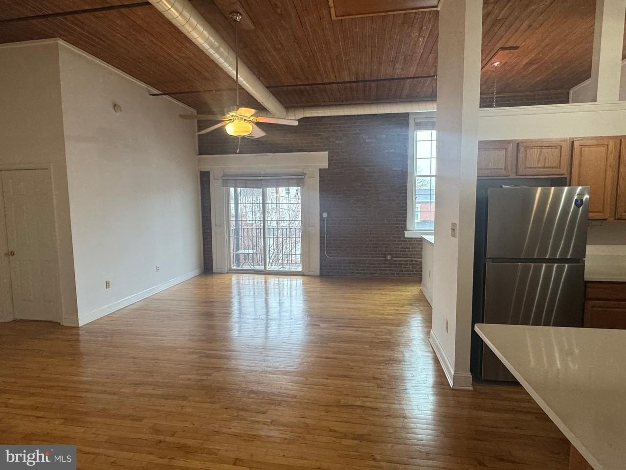 502 Keystone Aly Unit 2 - Photo 4 of 21