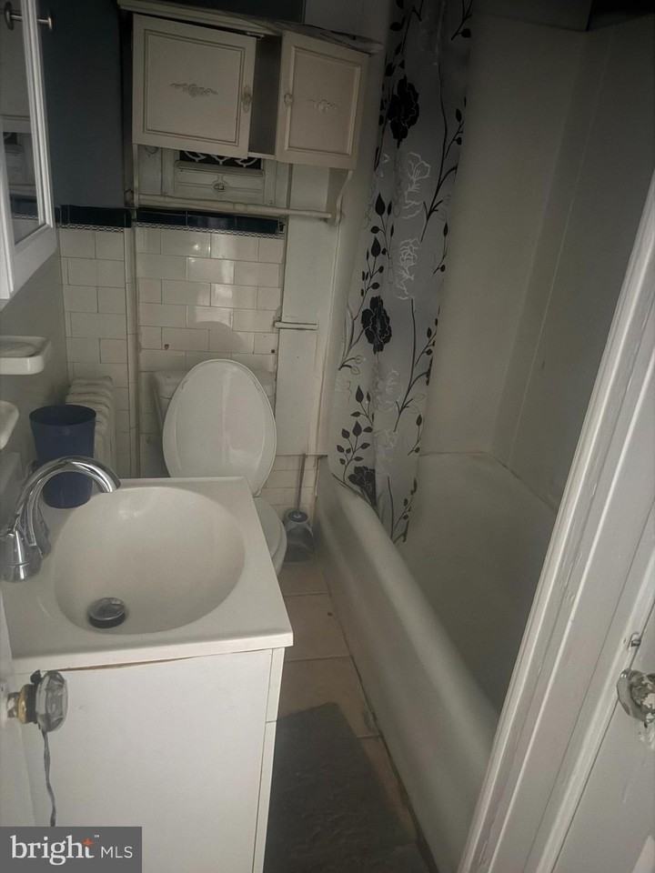 6458 Market St - Photo 6 of 7