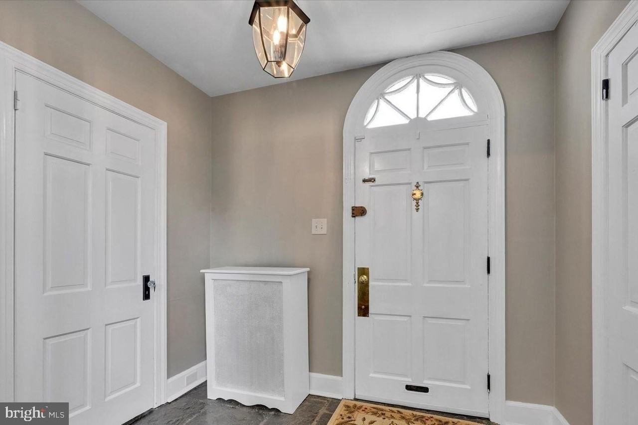 521 Argyle Rd - Photo 4 of 30