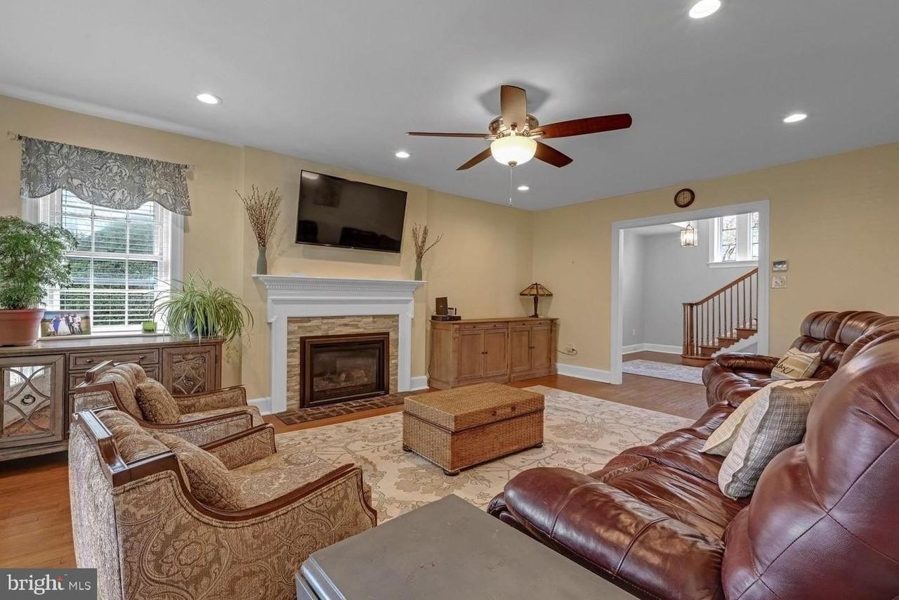 521 Argyle Rd - Photo 6 of 30