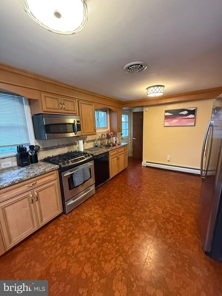 346 W King St - Photo 5 of 26