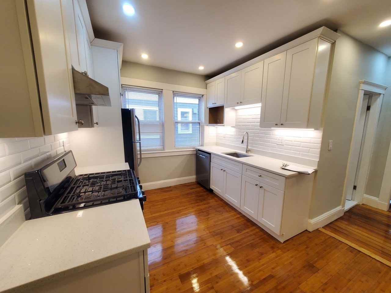 3961 Washington St #U3 - Photo 3 of 8