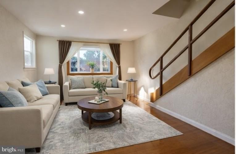 1223 Wellington St - Photo 4 of 28