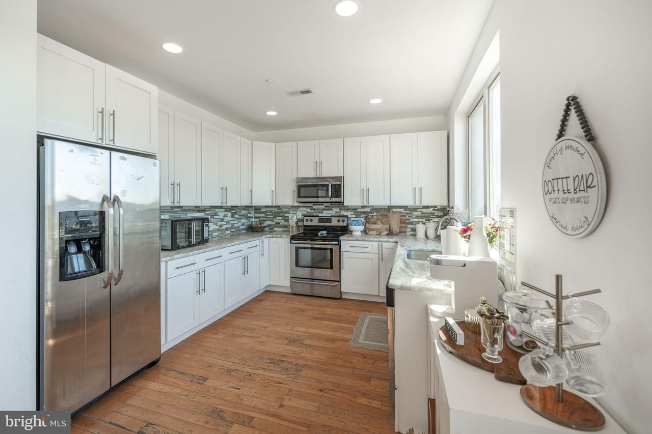 4066 Manayunk Ave - Photo 6 of 45