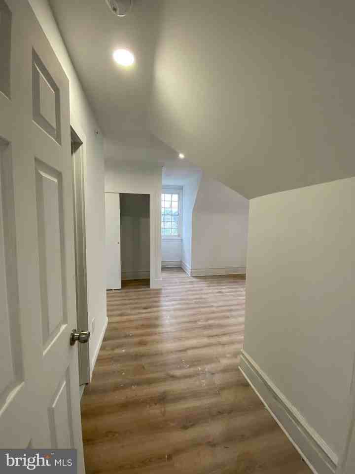 260 W Johnson St Apt 7 - Photo 7 of 10