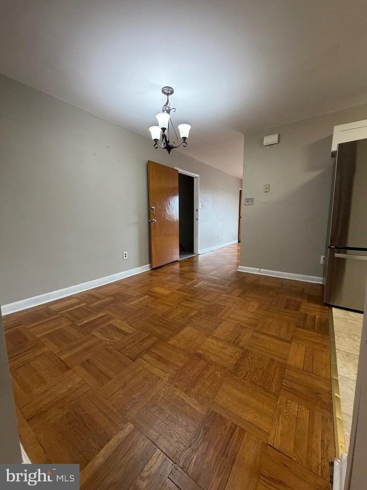 8523 Mansfield Ave Unit 2 - Photo 3 of 17