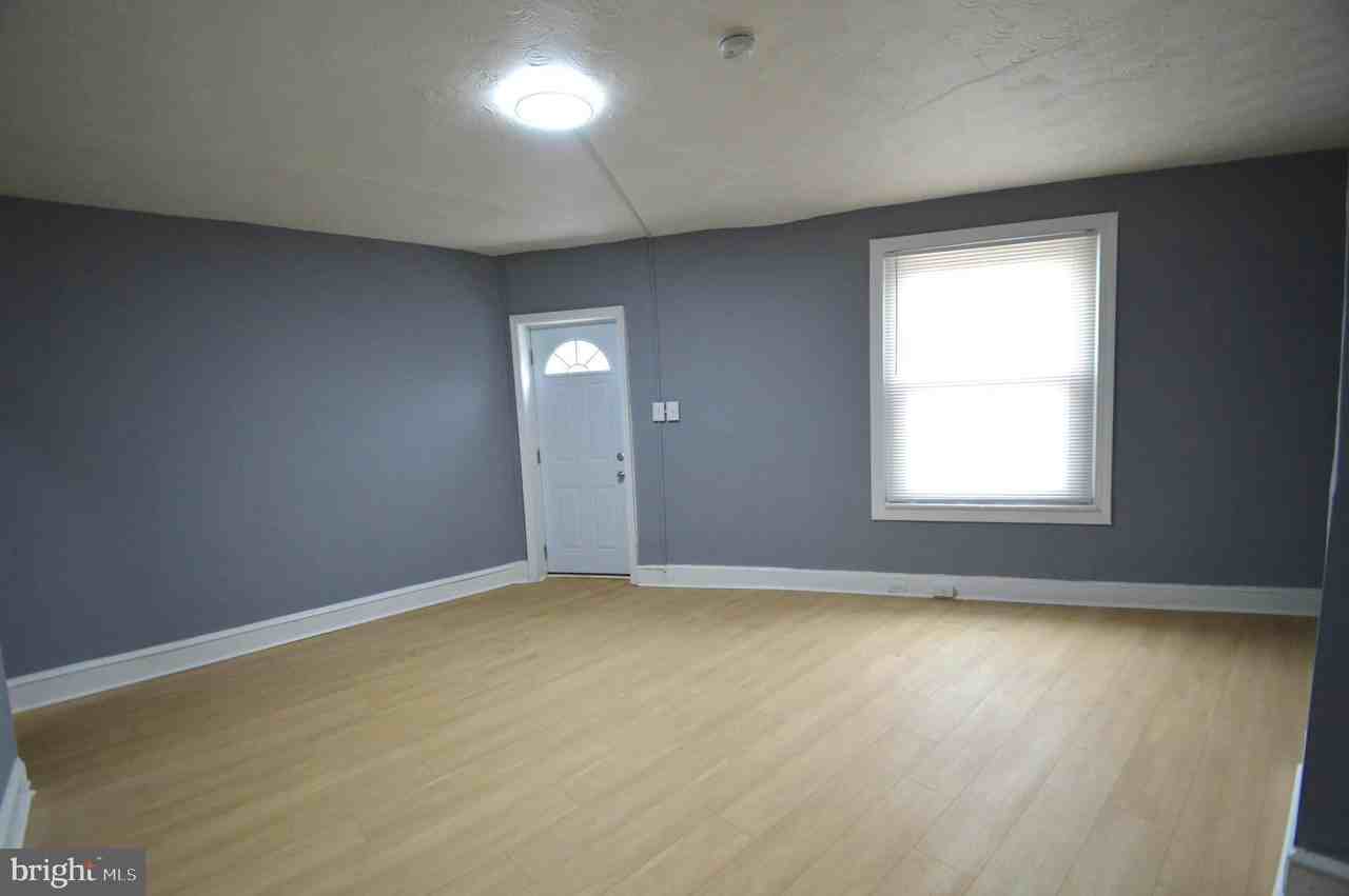 1218 S Hanson St - Photo 4 of 18