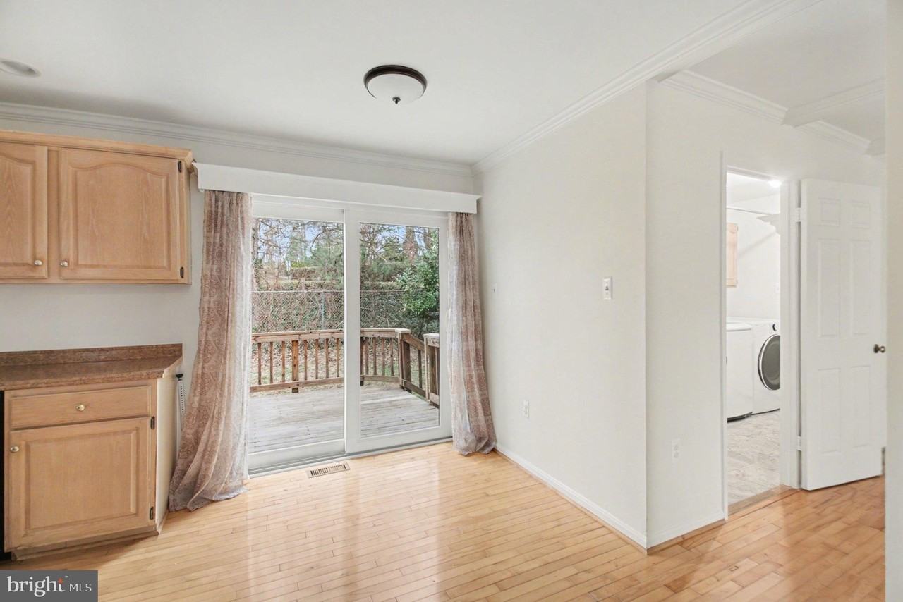 2712 Hatmark St - Photo 4 of 38