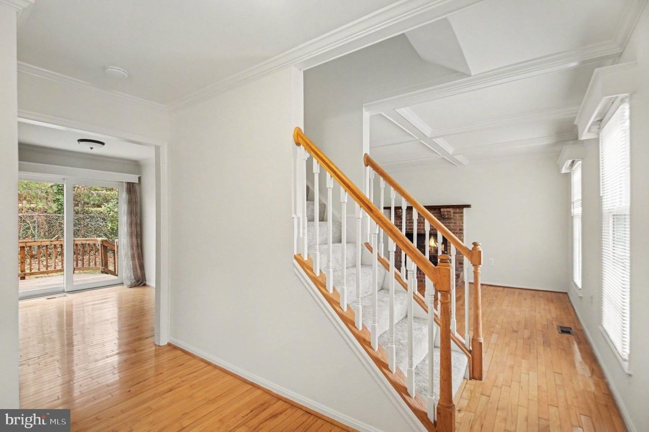 2712 Hatmark St - Photo 6 of 38