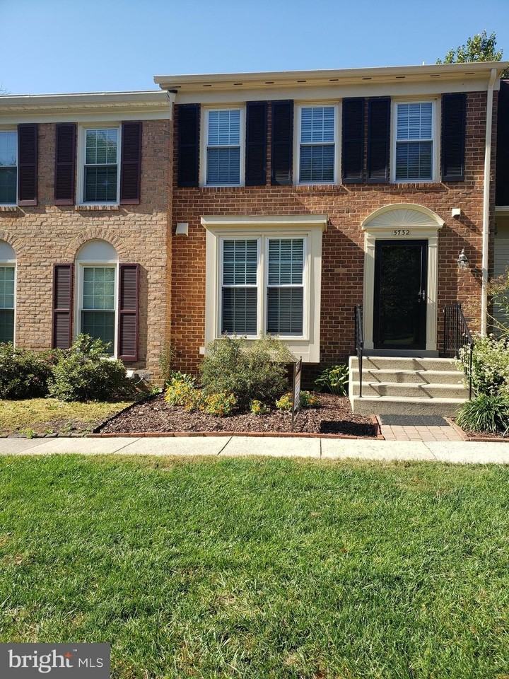 5732 Lofthill Ct - Photo 2 of 33