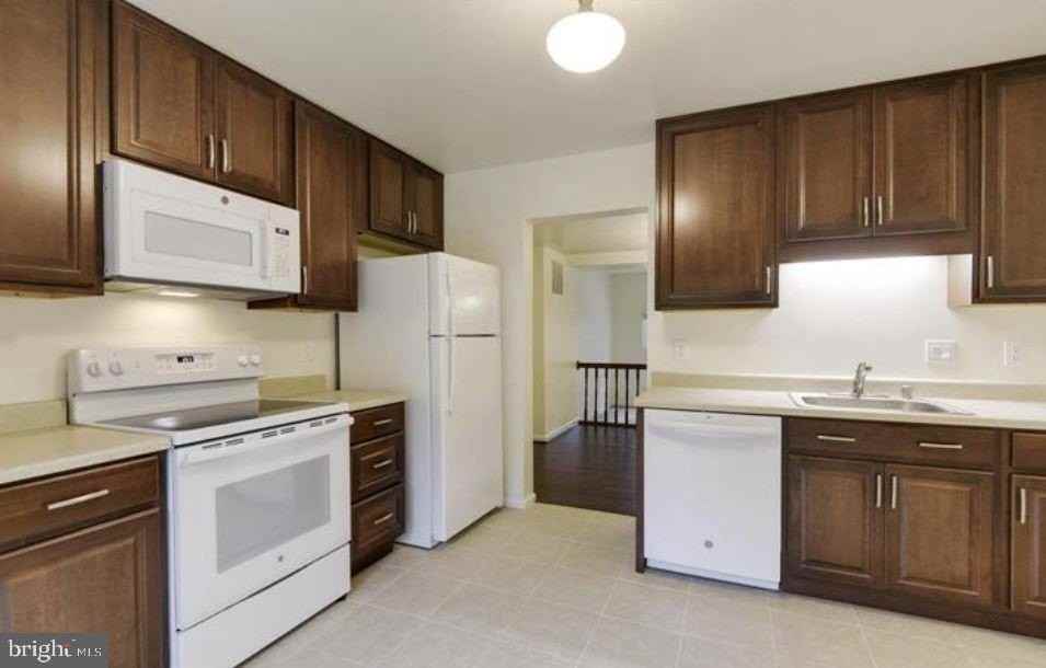 5732 Lofthill Ct - Photo 6 of 33